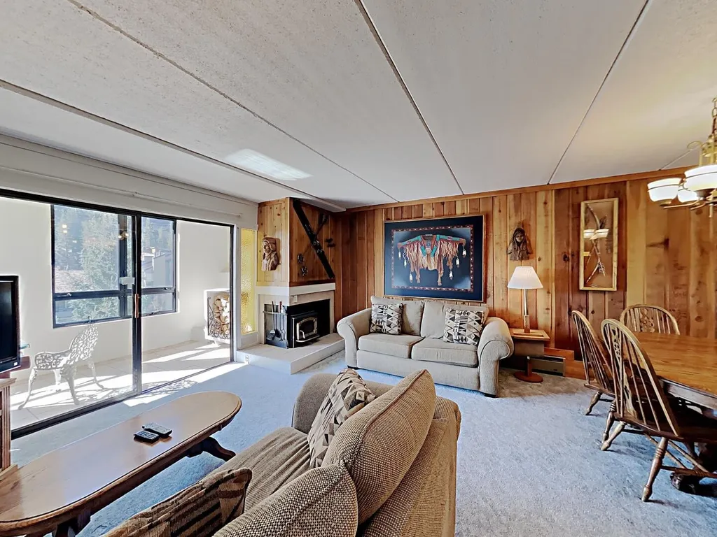Great 2 Bedroom Condo with Amazing Views! Access to 3 Hot Tubs and Pool! (Unit 307 at 1849)