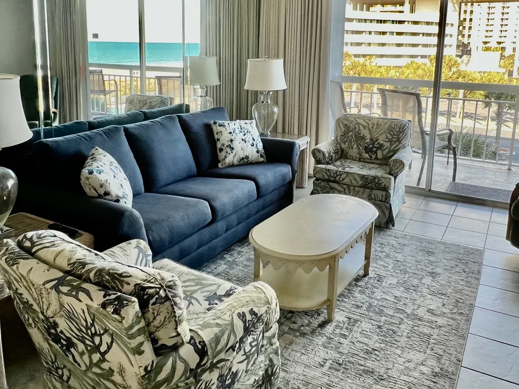 SOUTH HAMPTON 305 3BR 3BA OCEANVIEW