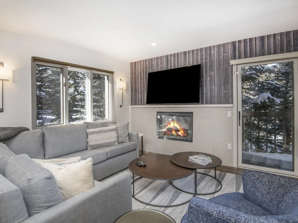 Townsend Place B202