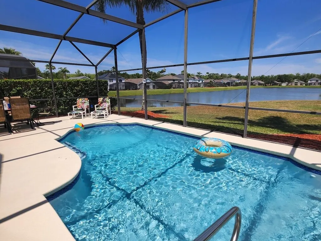 LKB4705AW 4 Bedroom villa in Lake Berkley