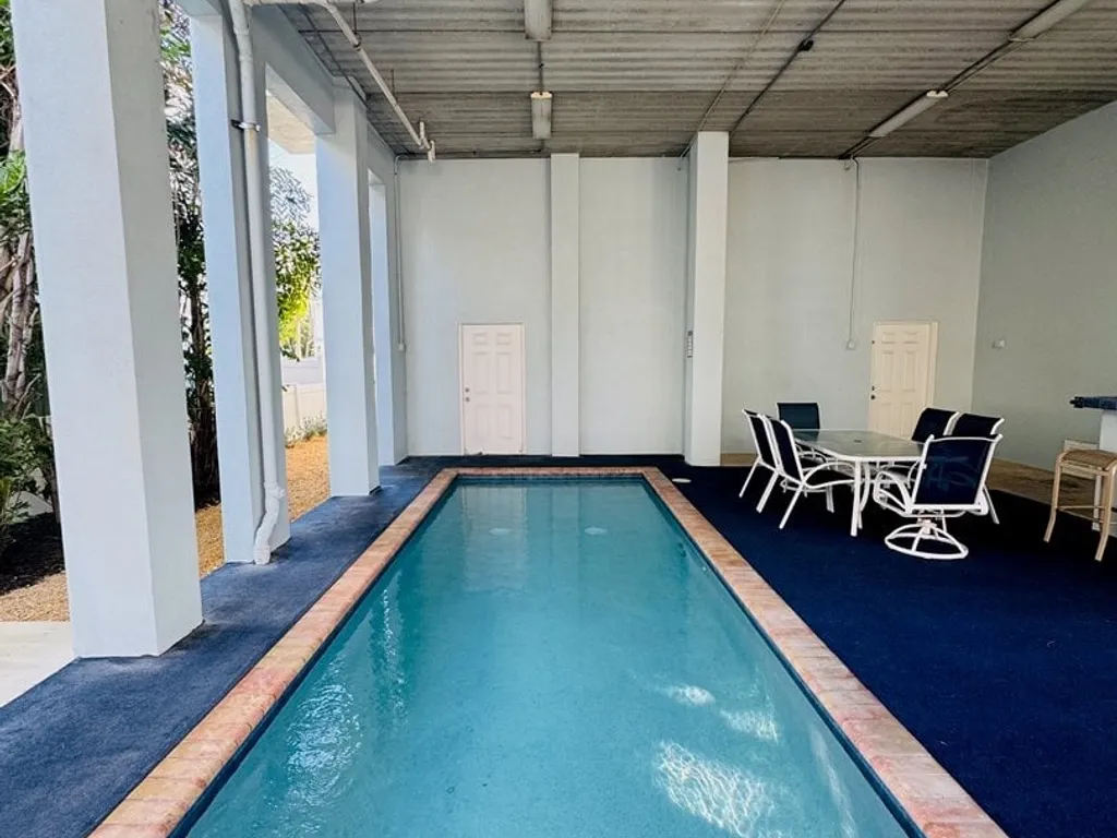 102 6th St S Downstairs