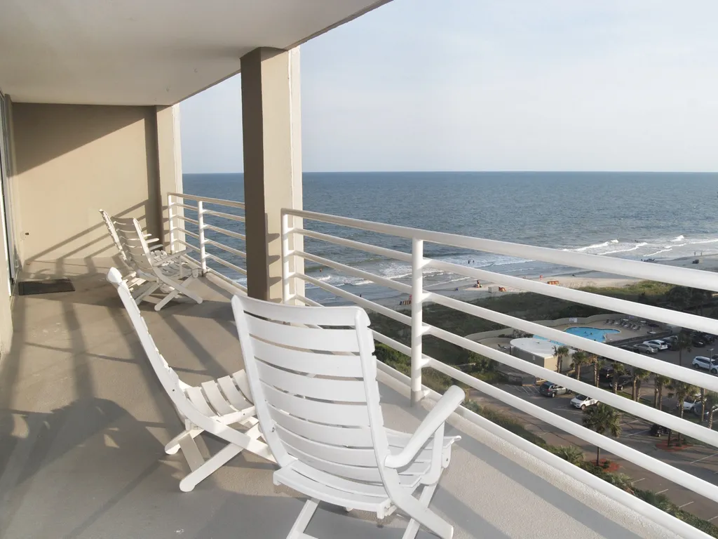 NORTH HAMPTON 1105 3 BEDROOM 3 BATH OCEAN VIEW