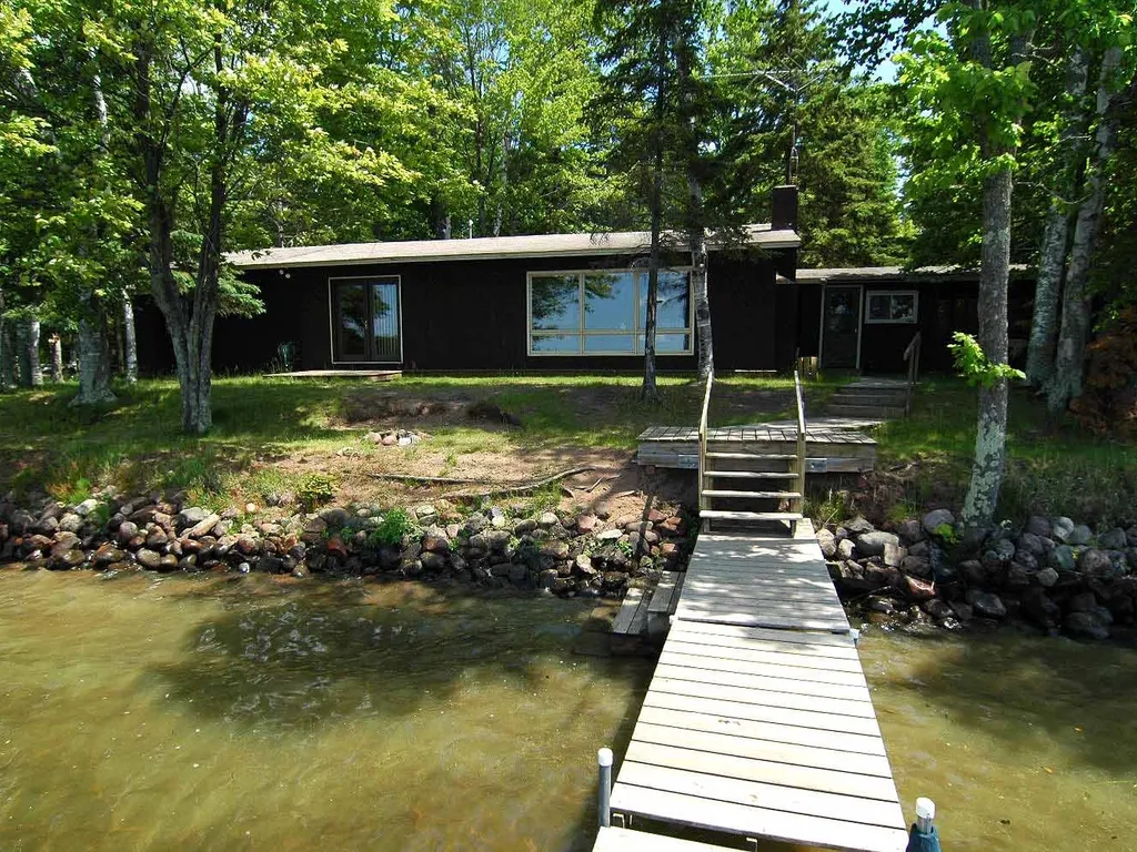 Ranch-Style Seidls Home Feet away to Lakeshore