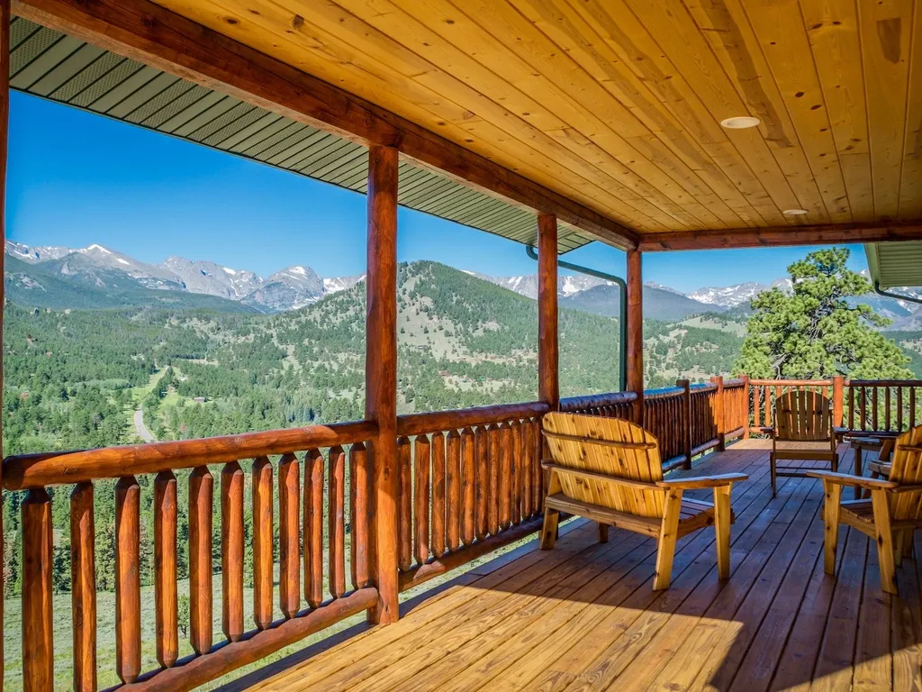 Armstrong Log Cabin Vacation Home at Windcliff