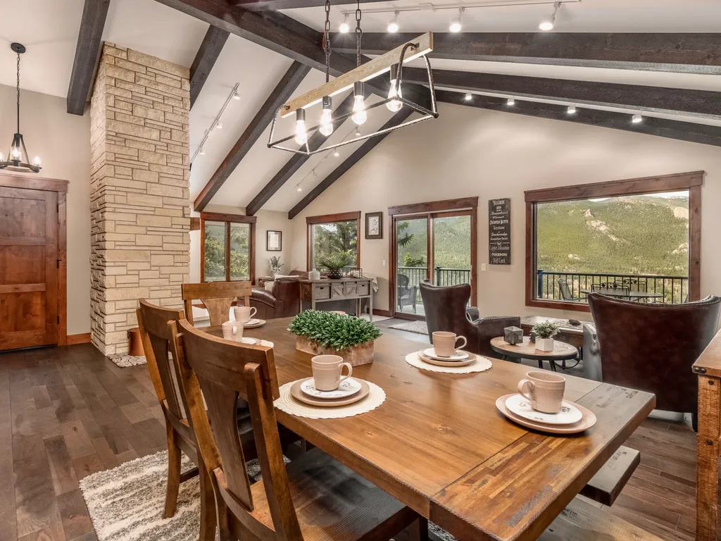 Rustic Retreat Vacation Home at Windcliff