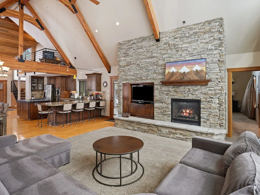 8 Mt Baker Home with Hot Tub