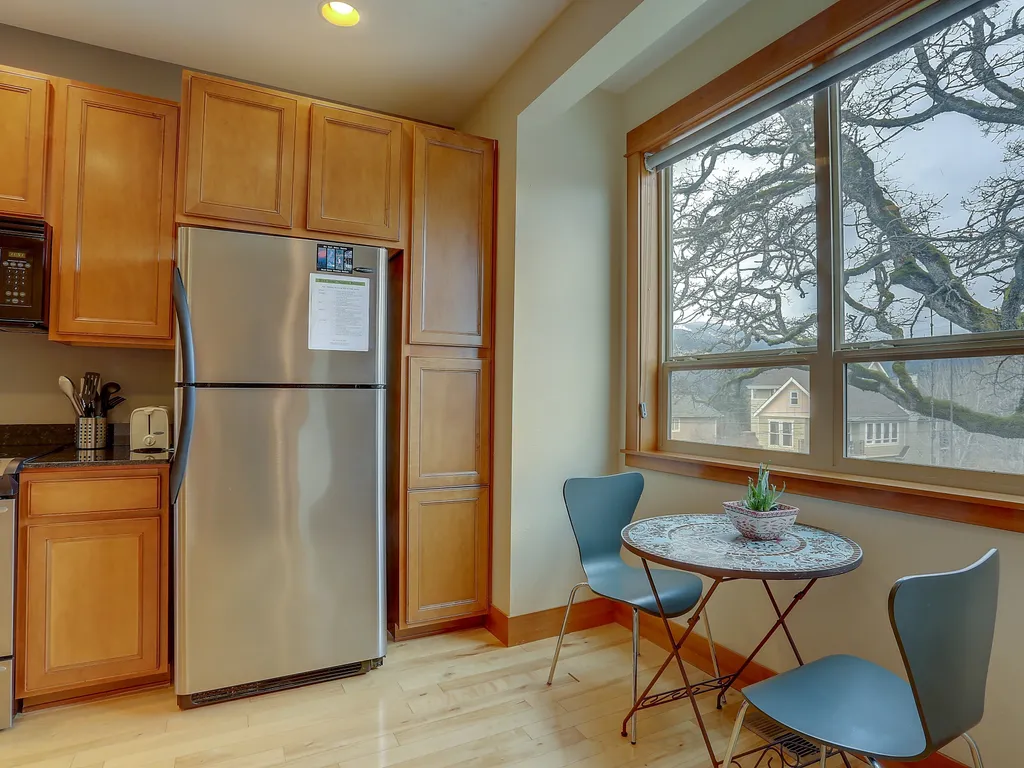 Spacious B2 Townhome with Fireplace and BBQ on the Deck