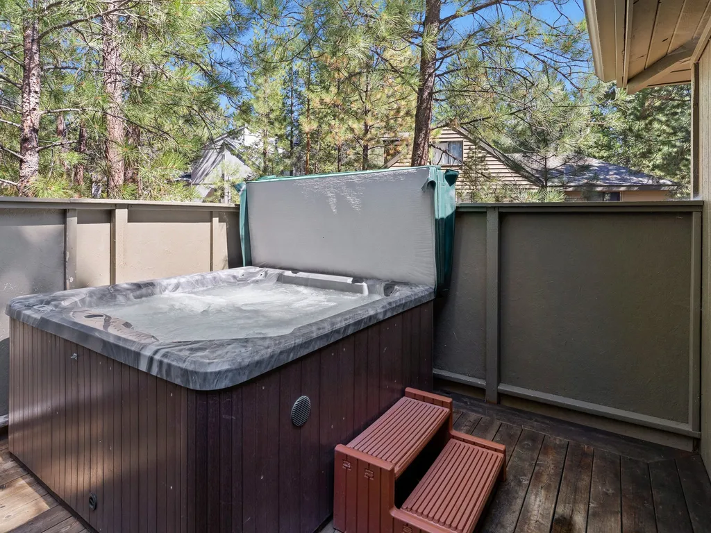 7 Grizzly Home New Private Hot Tub on the Deck and Bike for Adventure