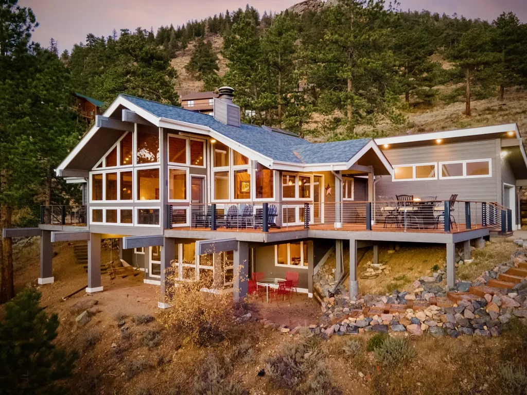 Mountain's Call Vacation Home at Windcliff