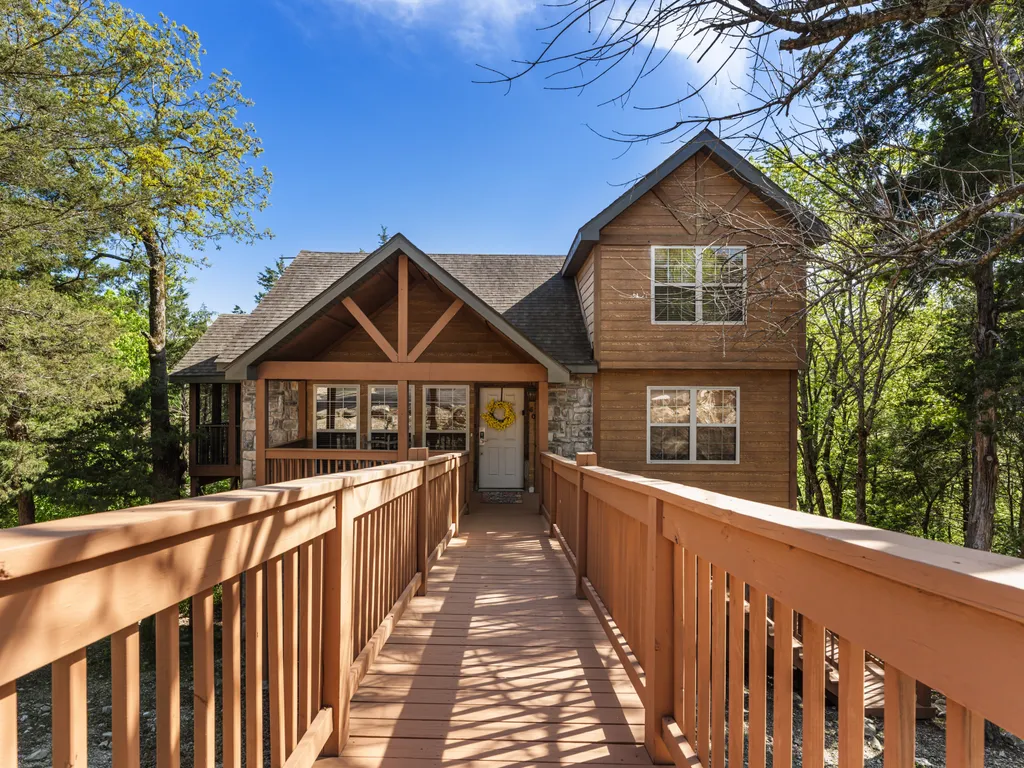 SBL22-4-Whispering Woods Lodge-Sleeps 10