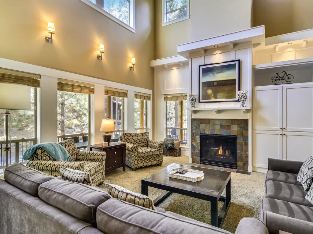 Big Canyon Home with Pool, Hot Tub, and Deschutes River Trail Access