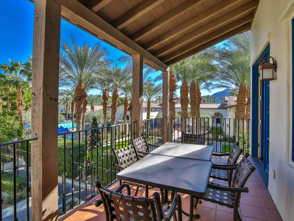 (L48) Premier Location at Clubhouse