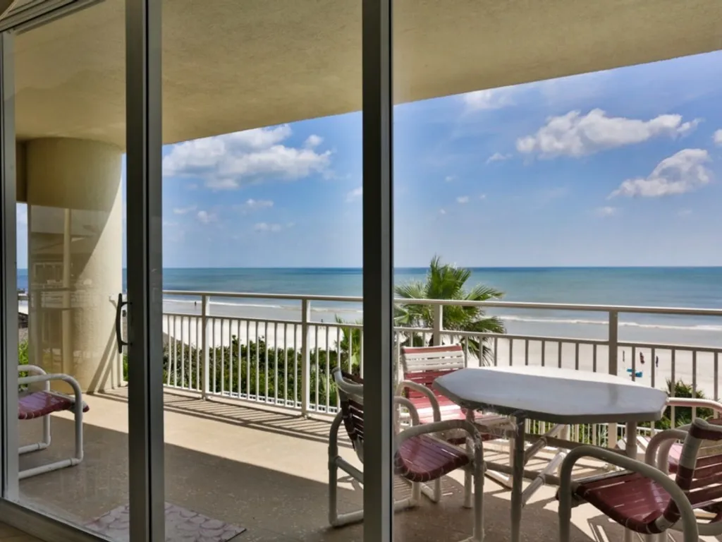 Spacious Oceanfront Condo with 3 Baths