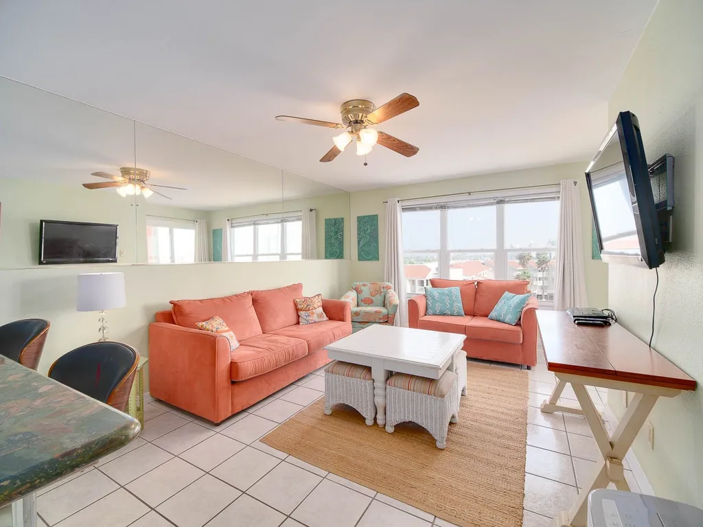 Relaxing Top Floor Corner 2BR Condo with Great View- 3 Minute Walk To The Beach!