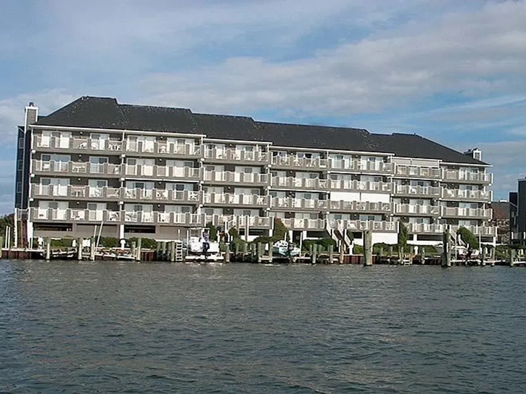Harbour Island 402L