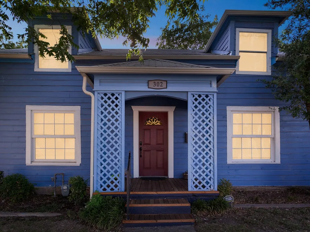 The Old Downtown Historic Grand Prairie House