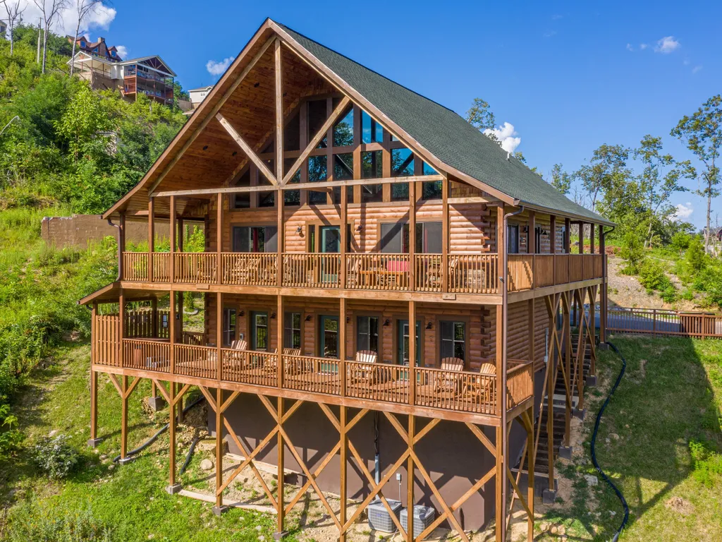 A+ Amazing Views Cabin with Grill Area