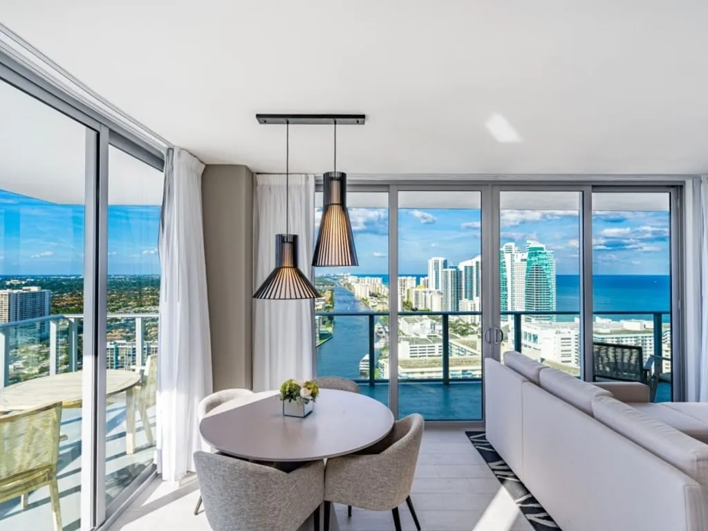 Private 2BR Bay/Ocean Views at Hyde Beach House