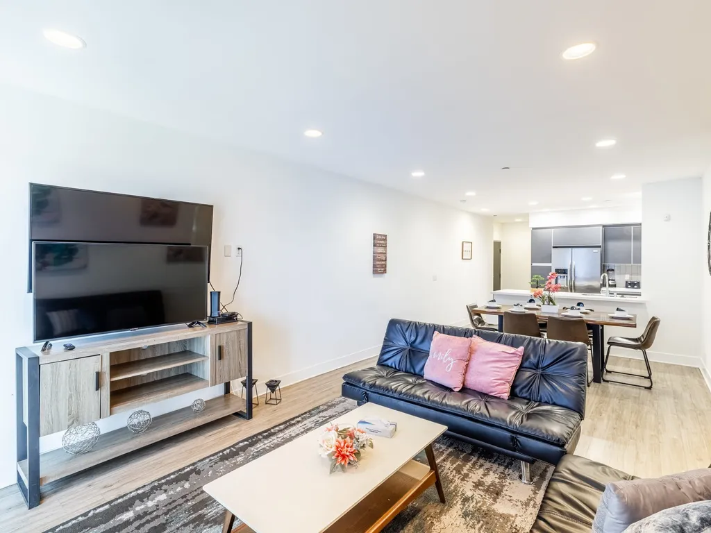 3BR Fully furnished Apartment on Poinsettia Pl