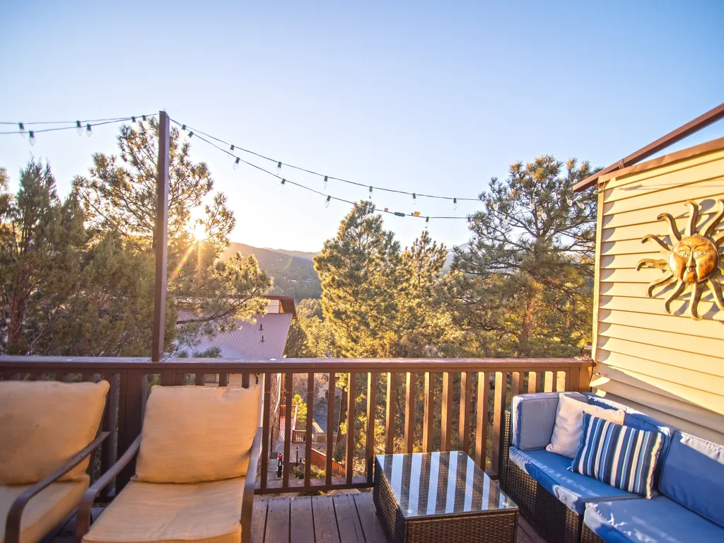 Huge Retreat with Mountain Views, Community Pool, Game Room, 2 Balconies, 2 Kitchens, 3367 Sq. feet- Sleeps 17!