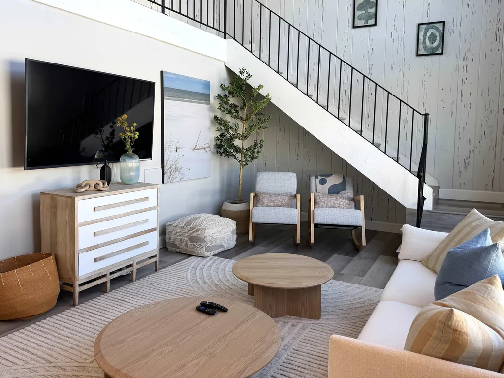 1011 N Bayfront B | Light + Bright Balboa Island w/ Bay Views