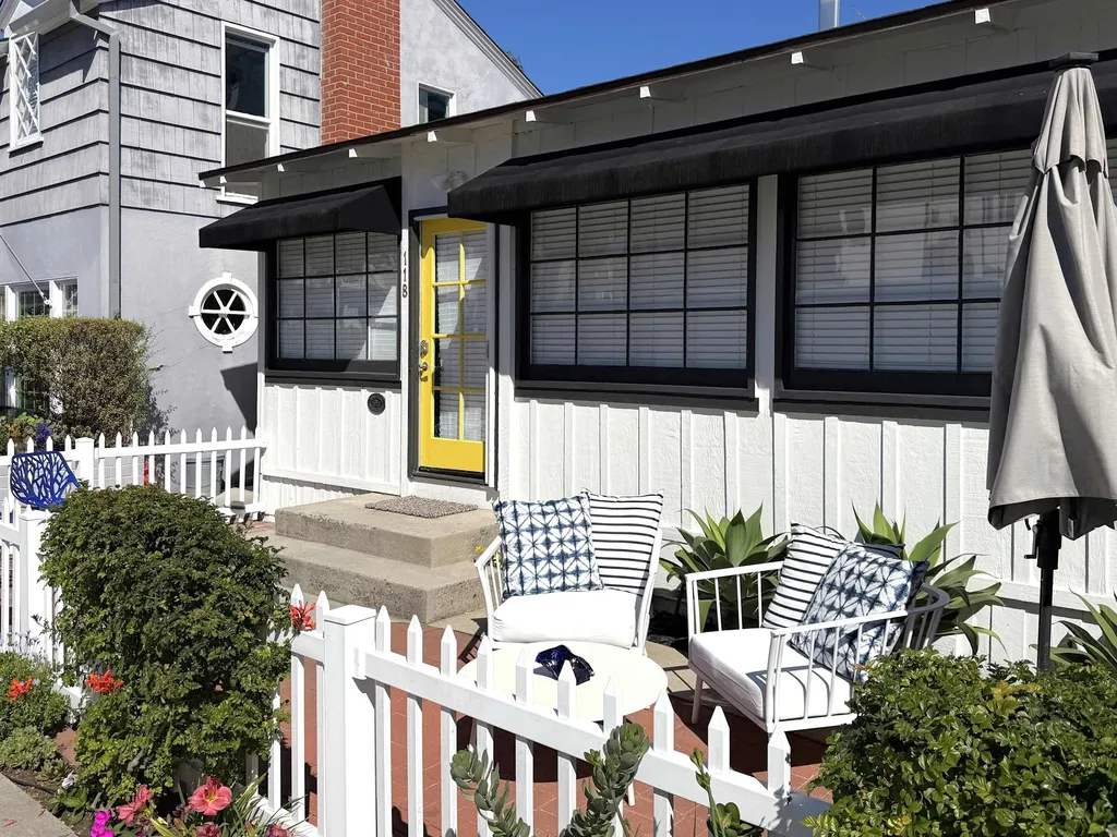 118 Emerald A | Cozy Balboa Island Cottage
