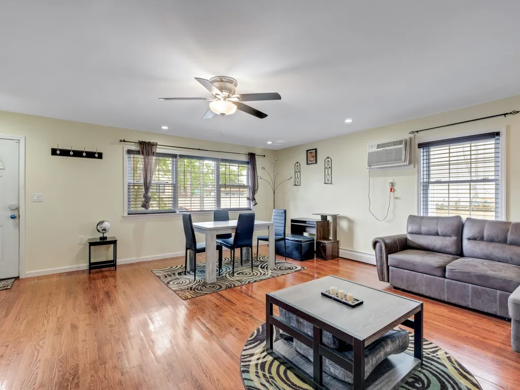 Modern Cozy 3BR Home Just 10 mins From JFK