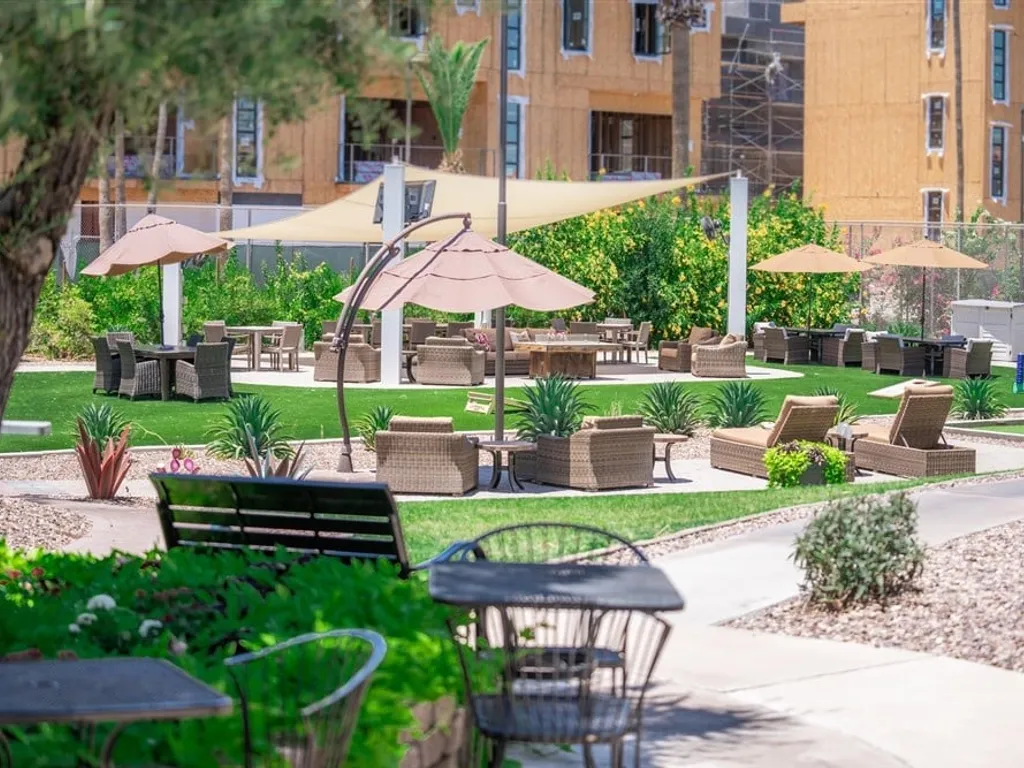 Scottsdale's premium short term getaway, Fully furnished 1 bedroom homes, FREE Golf, cable, utilities, Wi-Fi, parking, pool, and bike trails- Unit 121