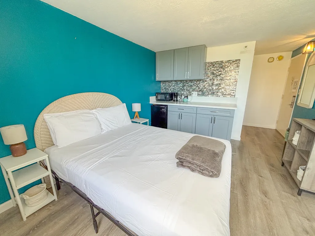 Renovated Beachy Studio at Hawaiian Monarch
