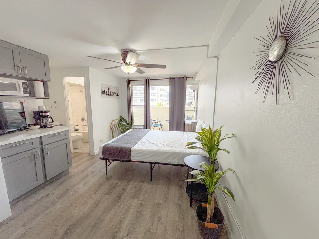 Breezy Kuhio Village Studio