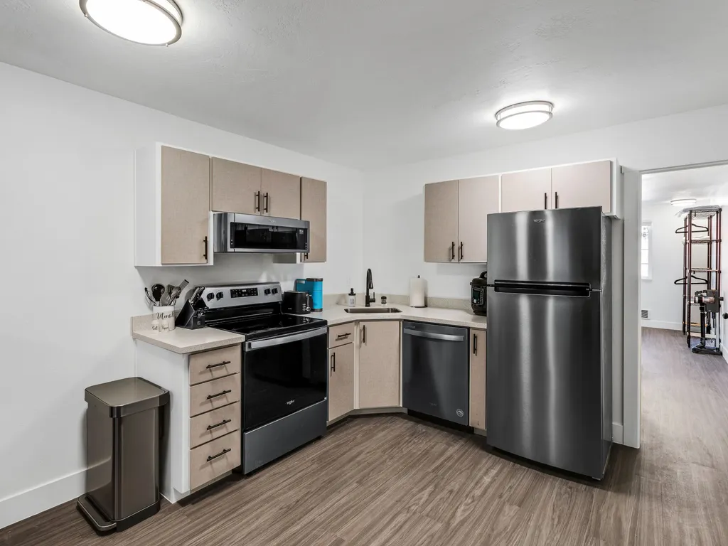 The Cottages: Beautiful Ski-in/Ski-out Condo Located On The Eagle Point Resort!