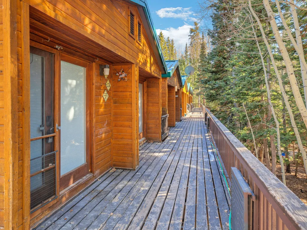 The Cottages: Beautiful Ski-in/Ski-out Condo Located On The Eagle Point Resort!