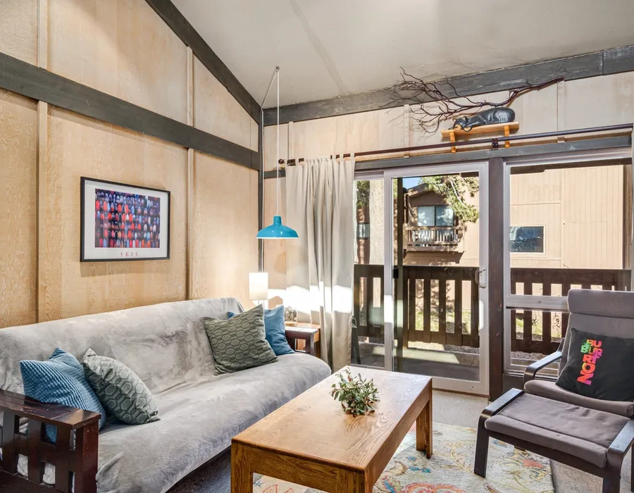 Sunny, Spacious & Pet Friendly- Creekside #39