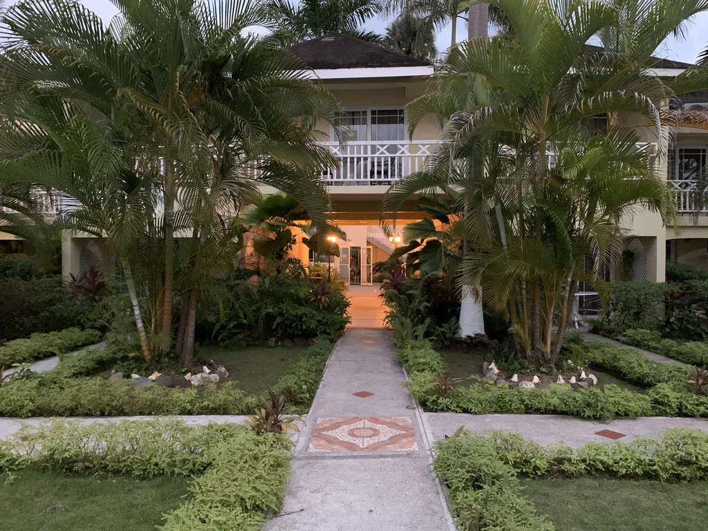 Comfy Stay in an Ocean Front Resort in Jamaica-Enjoy 7 Miles of White Sand Beach!