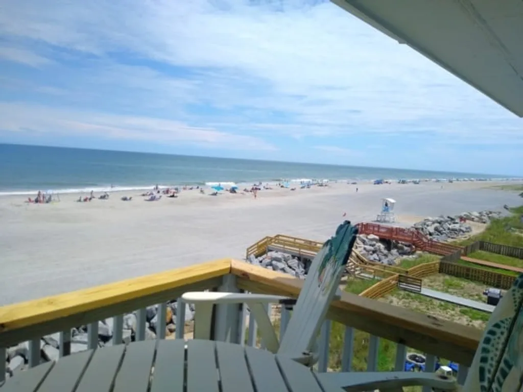 A18 Parrot Escape- OCEAN VIEW! There is nothing quite like a Carolina sunrise viewed from your private oceanfront deck