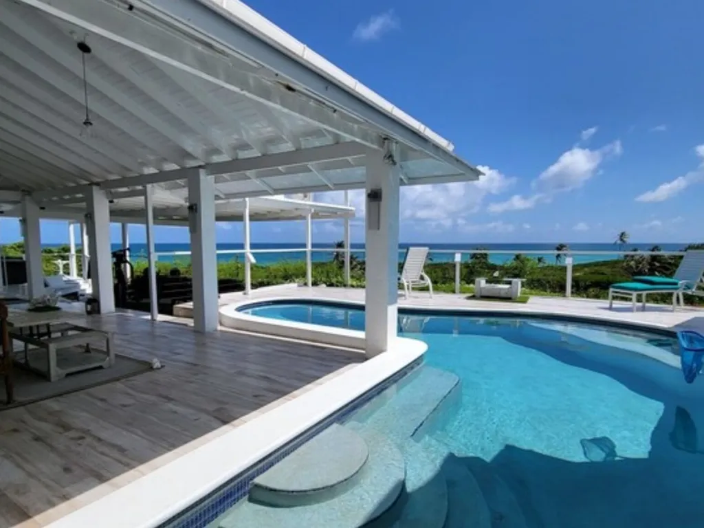 Unique Villa Retreat Style! Full Sea Views &amp; Pool!