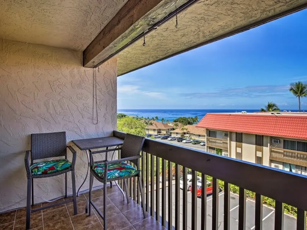 OCEAN VIEW 2 BEDROOM DOWNTOWN CONDO- WALK TO RESTAURANTS, SHOPS, FARMERS MARKET