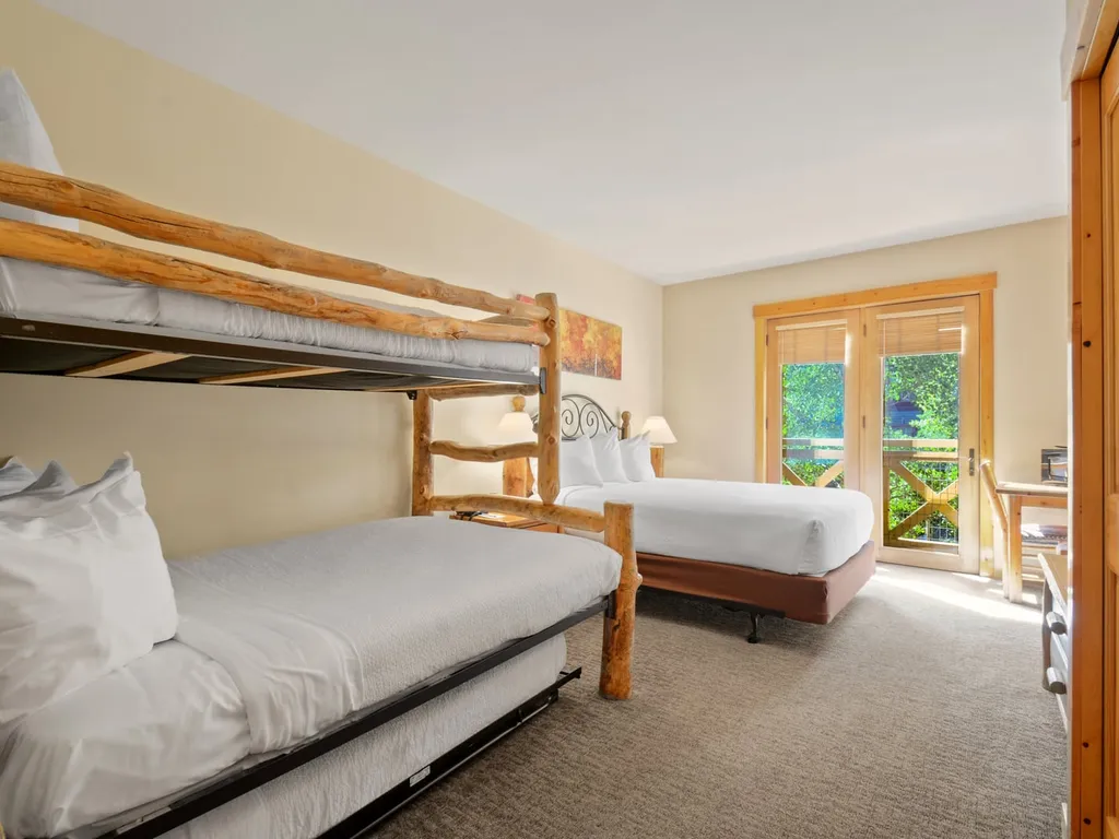 Tucker Mountain Hotel Style Room with 2 Beds #209A