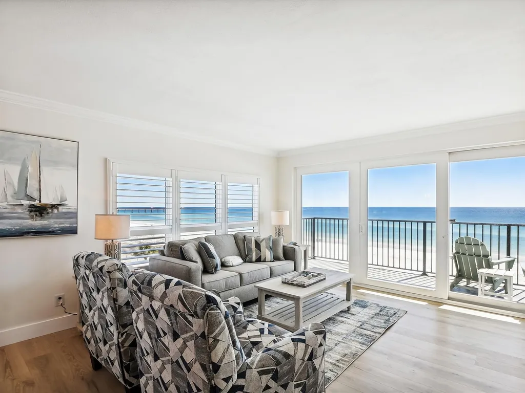 Sea Oats 606 is a Gorgeous Gulf Front 3 BR- with Free Beach Service for 4