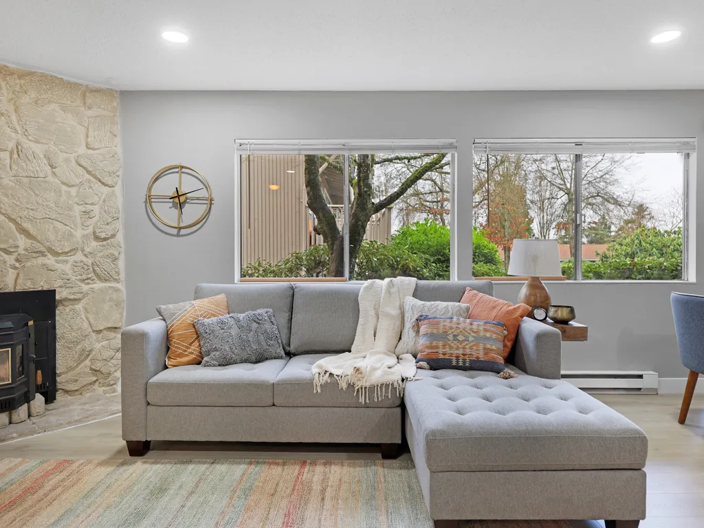 Cute Delightfully Remodeled Spacious Condo
