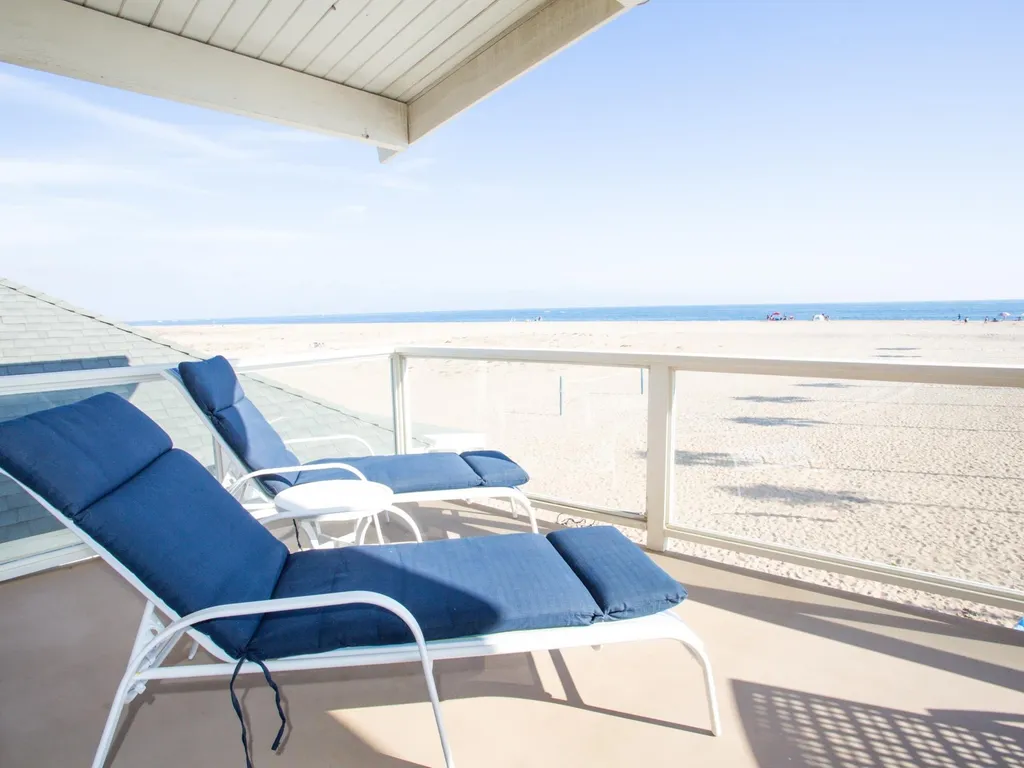 1005 E. Balboa Blvd Unit 3