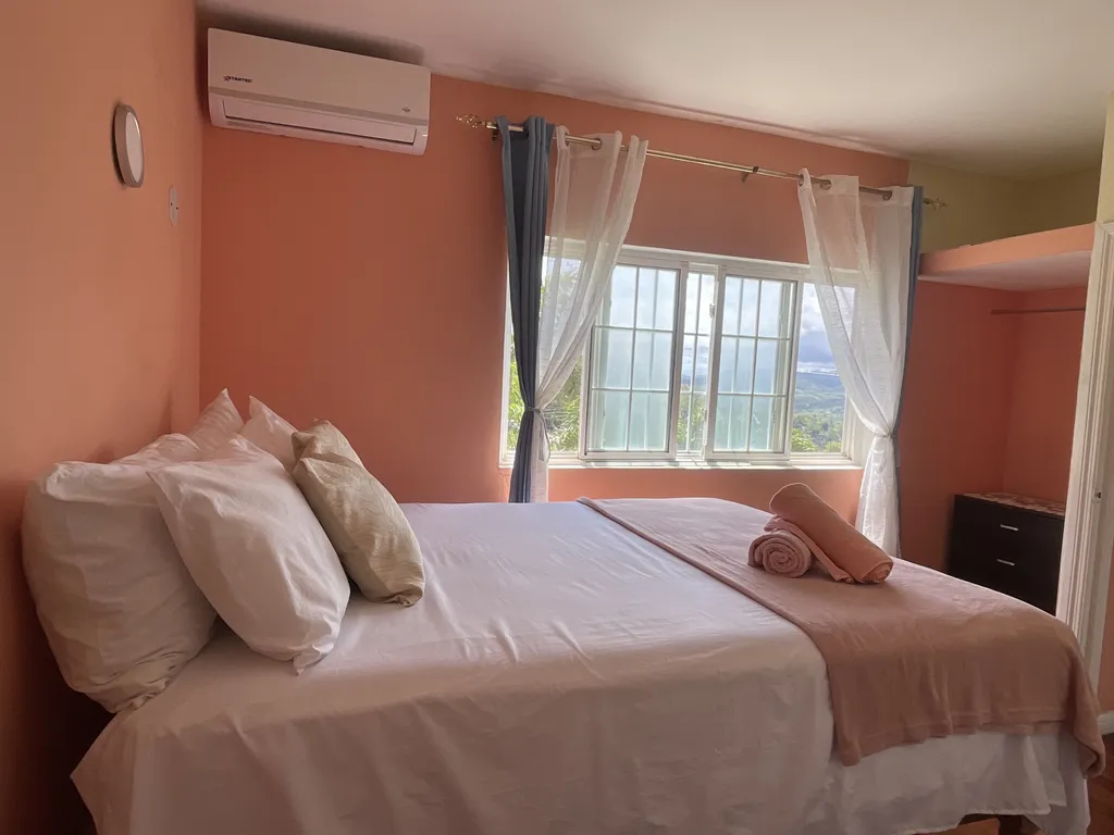 Skyline Suites- Authentic Jamaican getaway with peaceful ocean views