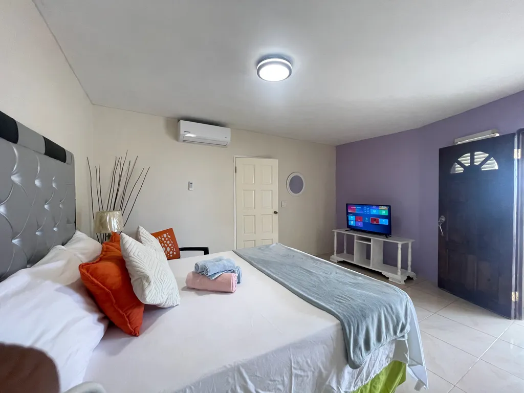 Skyline Suites- Enjoy breathtaking mountain &amp; city views!