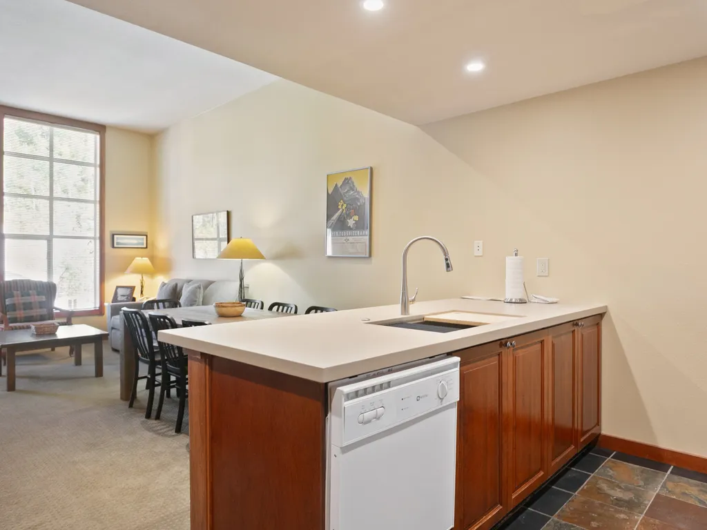 3506- One Bedroom + Den Standard Powderhorn Lodge
