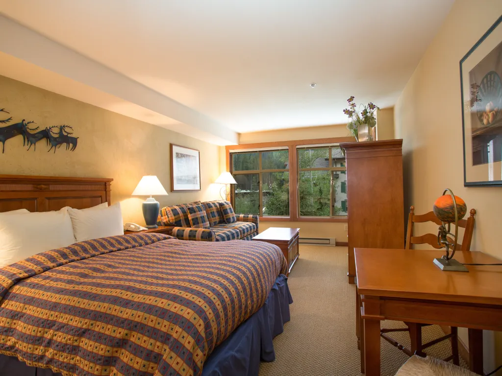 3309B- Queen Standard Powderhorn Lodge