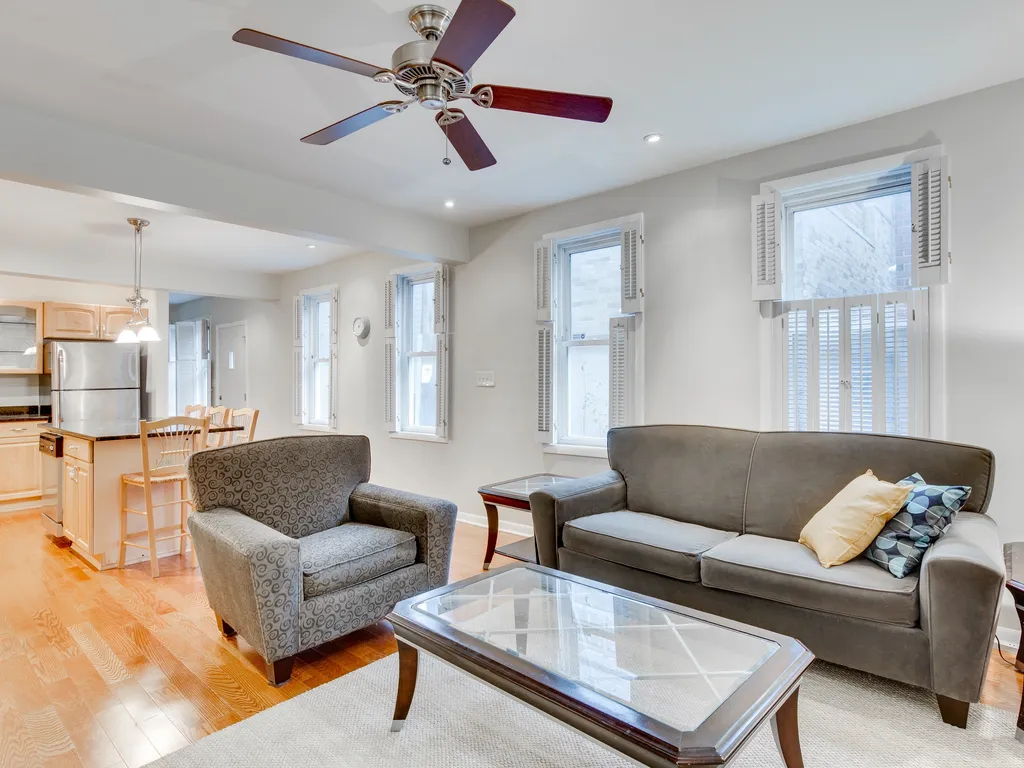 Bright 3 Bed River West Condo, Steps to Blue Line
