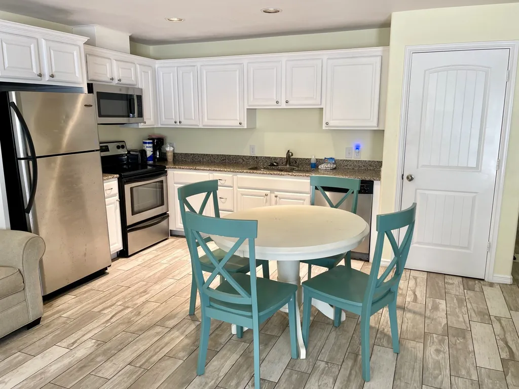 Beachgate Condo Suites and Hotel 515