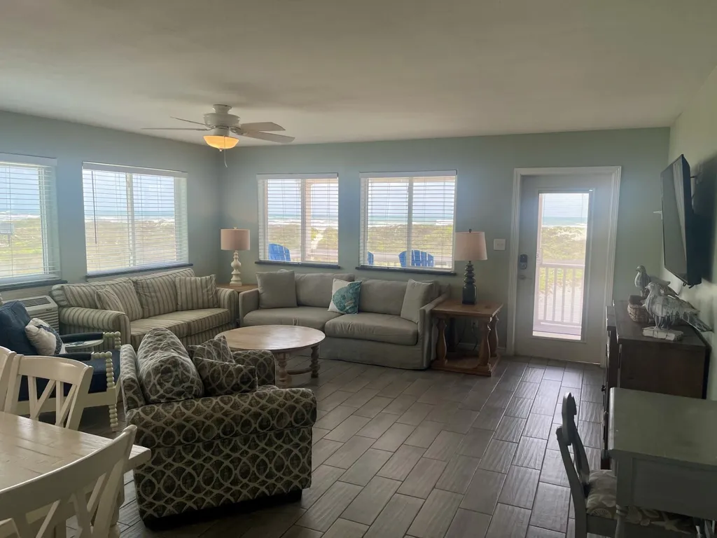 Beachgate Condo Suites and Hotel 221