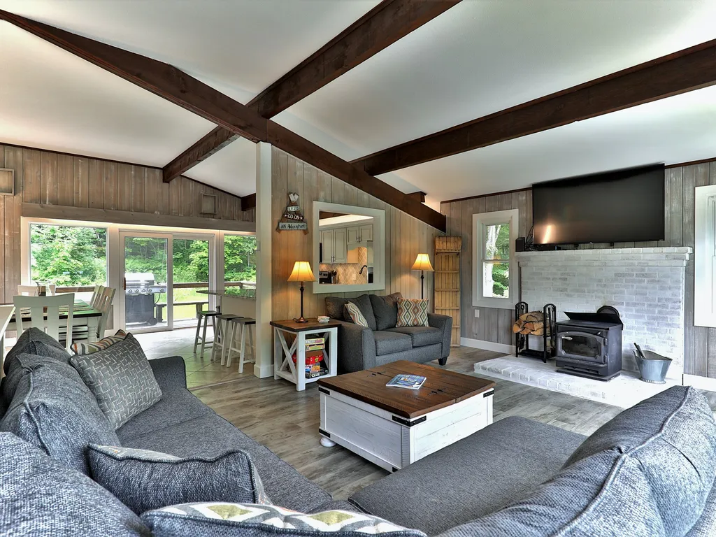 Breakaway House- Unit B