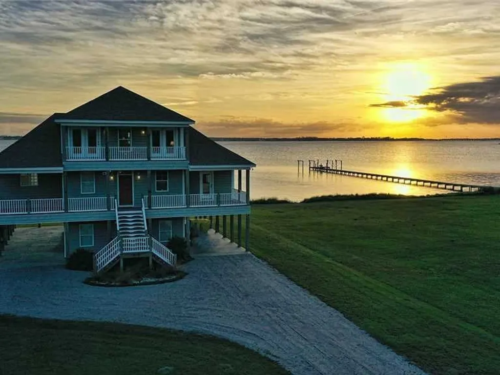 Dolphin Lookout